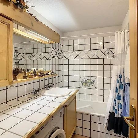 2 Pieces Avec Jardin, Pres De - Fr-1-560-33 Appartement Combloux